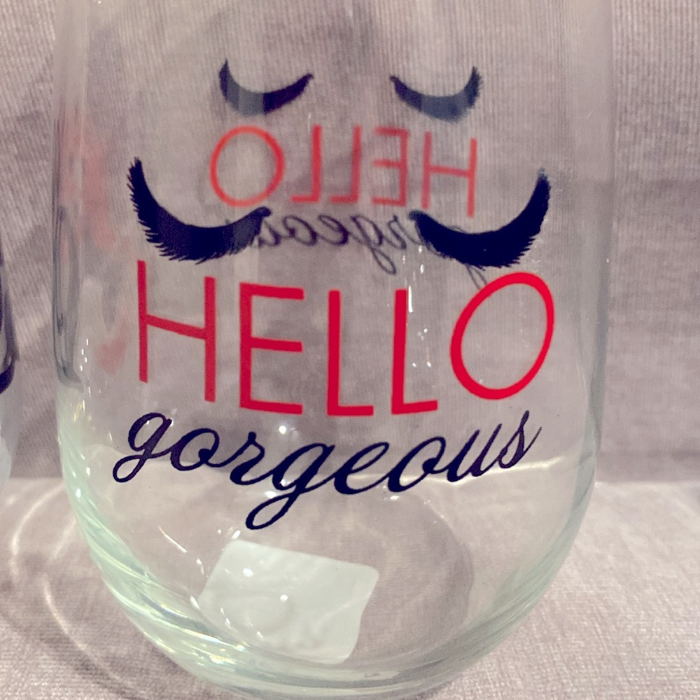 NEW Lot of 2x Wine Glasses - “Shoe Lover” & “Hello Gorgeous” - Red & Black - Picture 8 of 10